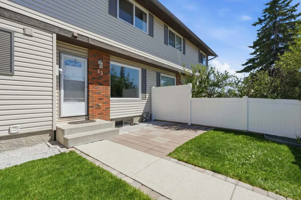 740 Bracewood Drive SW Calgary AB T2W 3N3