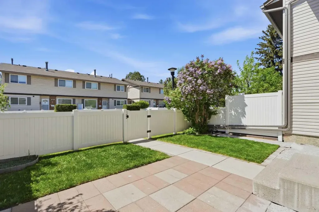 740 Bracewood Drive SW Calgary AB T2W 3N3