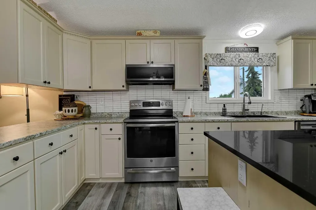 25128 Highway 43 Ridgevalley AB T0H3N0