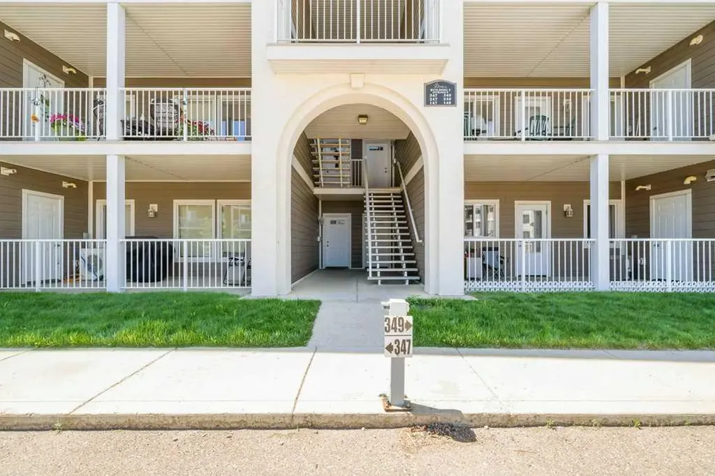 149 Southlands Pointe SE Medicine Hat AB T1B 0M5