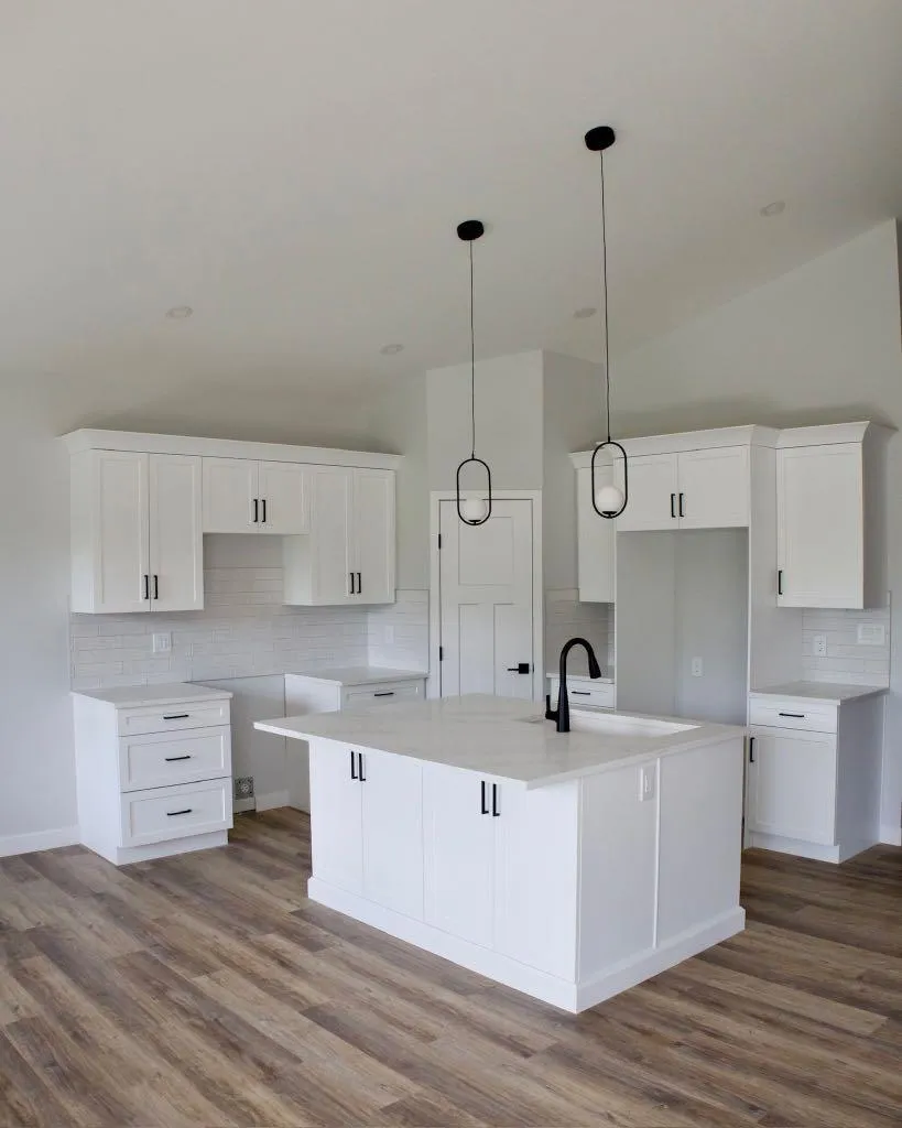 8 Henner's Place Lacombe AB T4L 1Y9