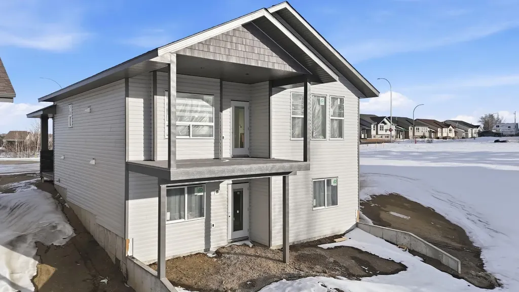 8 Henner's Place Lacombe AB T4L 1Y9