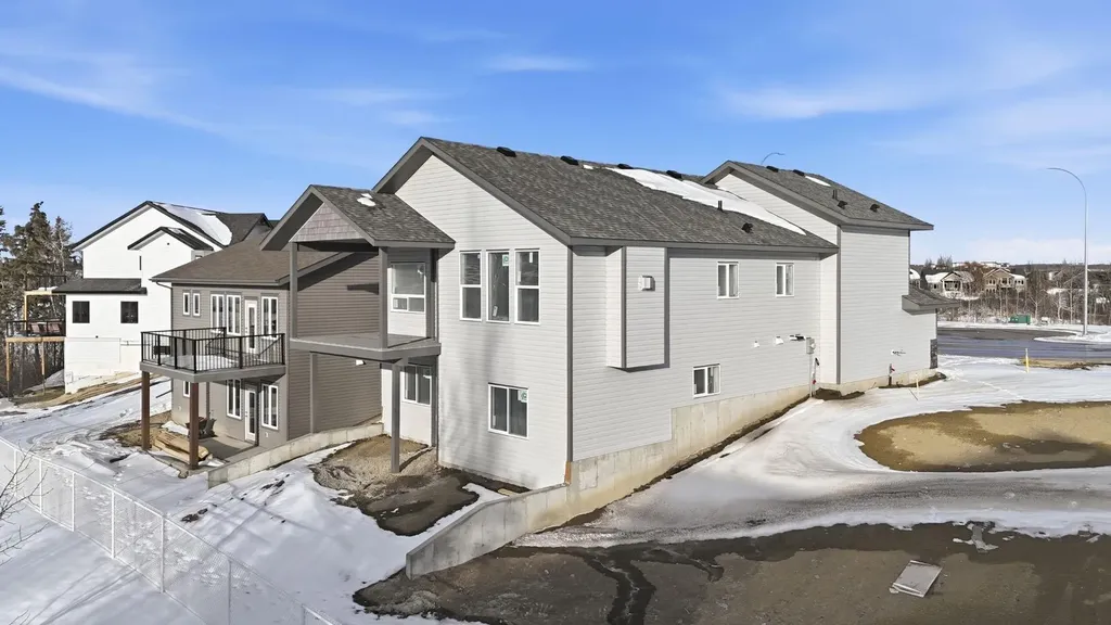 8 Henner's Place Lacombe AB T4L 1Y9