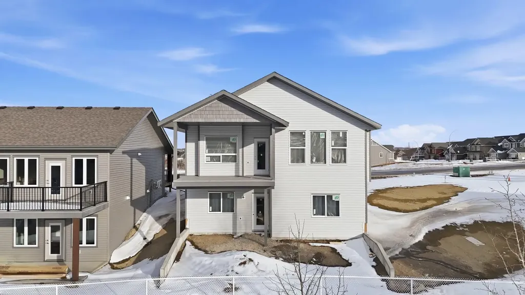 8 Henner's Place Lacombe AB T4L 1Y9