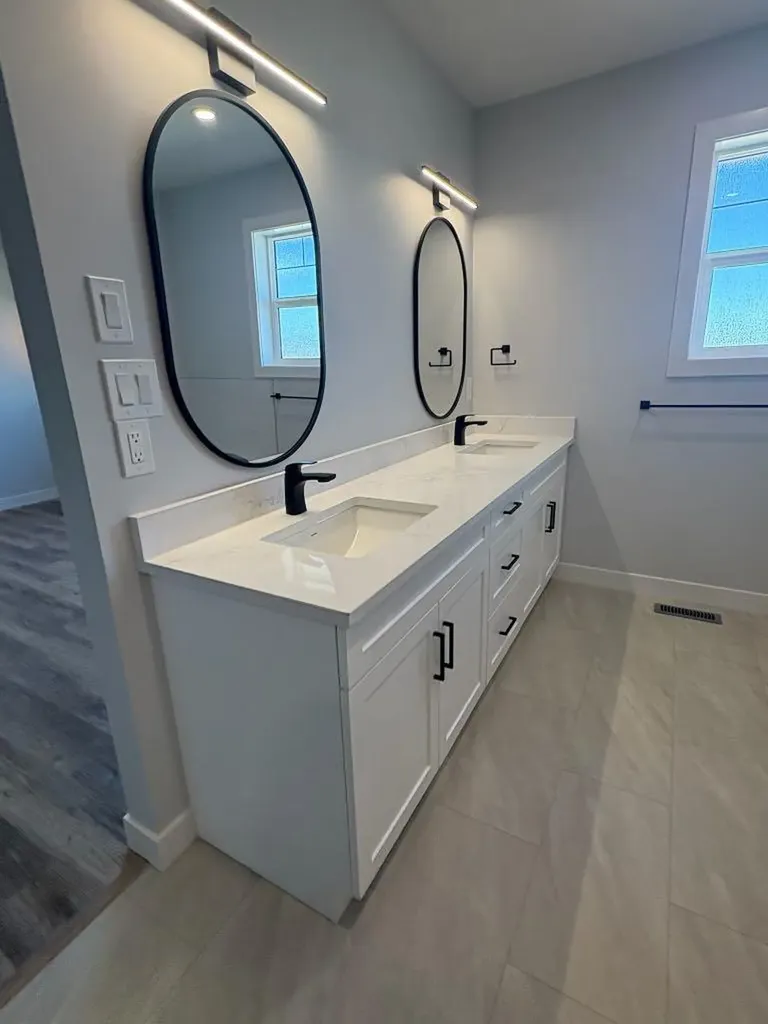 8 Henner's Place Lacombe AB T4L 1Y9