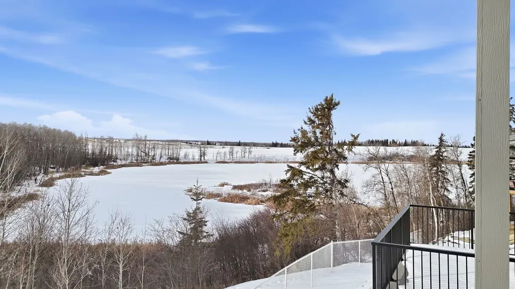 8 Henner's Place Lacombe AB T4L 1Y9