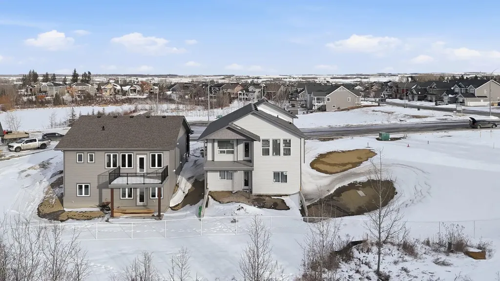 8 Henner's Place Lacombe AB T4L 1Y9