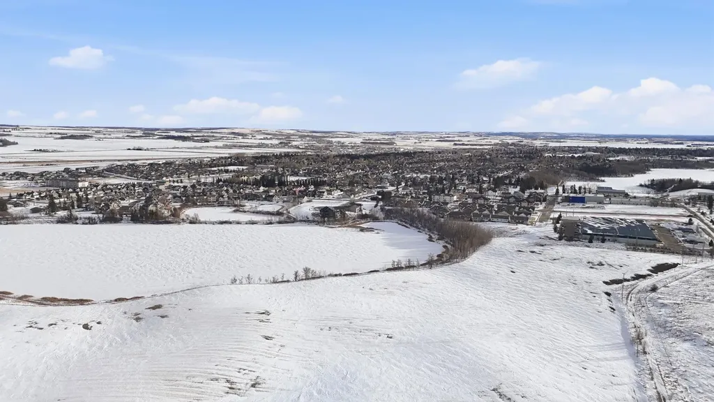 8 Henner's Place Lacombe AB T4L 1Y9
