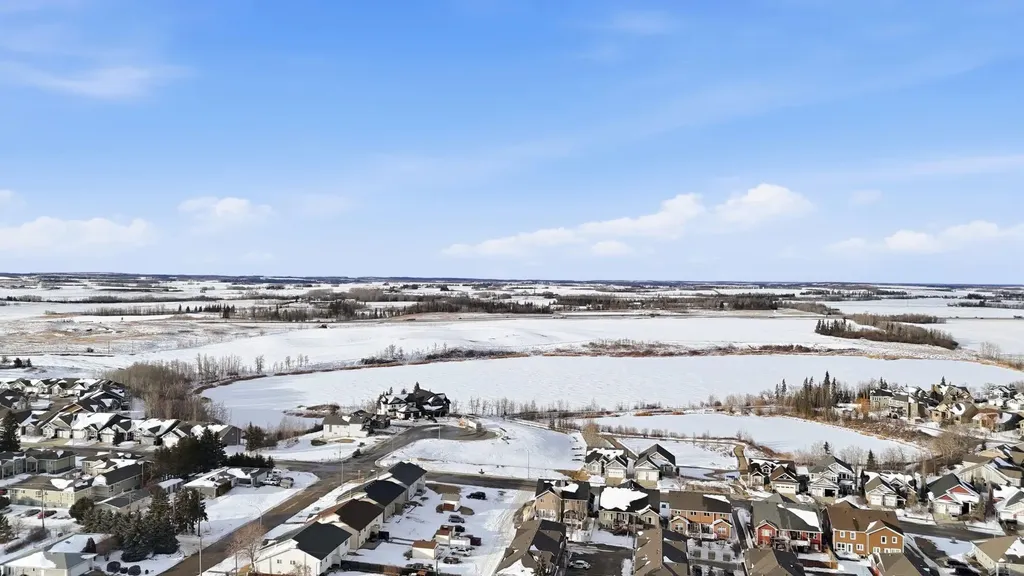 8 Henner's Place Lacombe AB T4L 1Y9