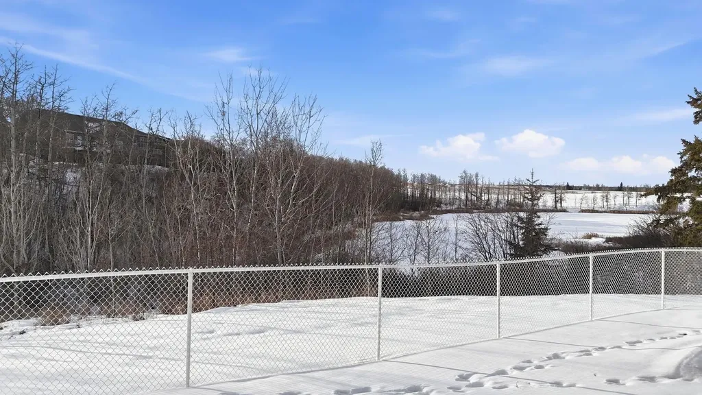 8 Henner's Place Lacombe AB T4L 1Y9