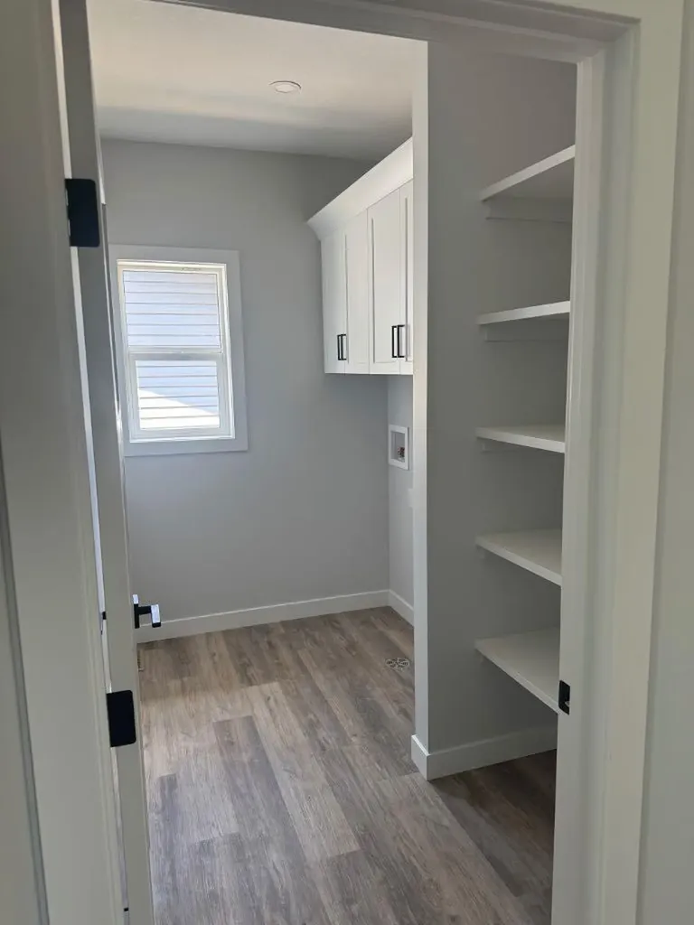 8 Henner's Place Lacombe AB T4L 1Y9