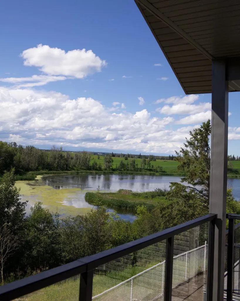 8 Henner's Place Lacombe AB T4L 1Y9