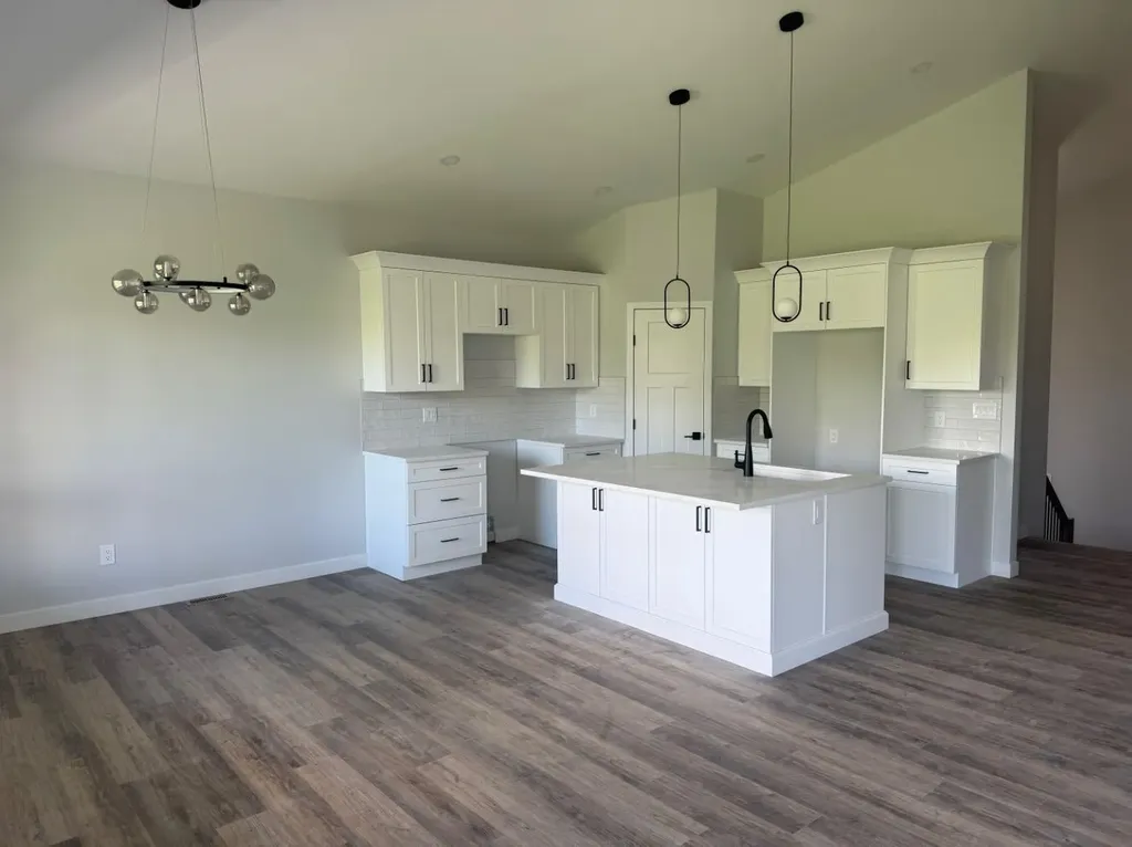 8 Henner's Place Lacombe AB T4L 1Y9
