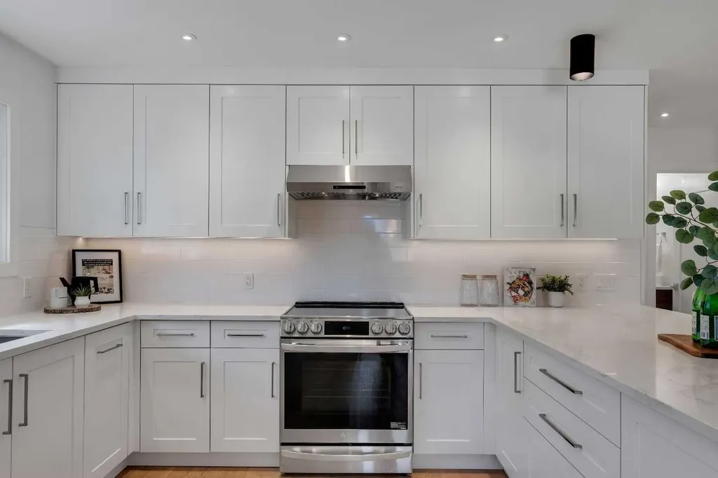 10704 Oakfield Drive SW Calgary AB T2W 2C9