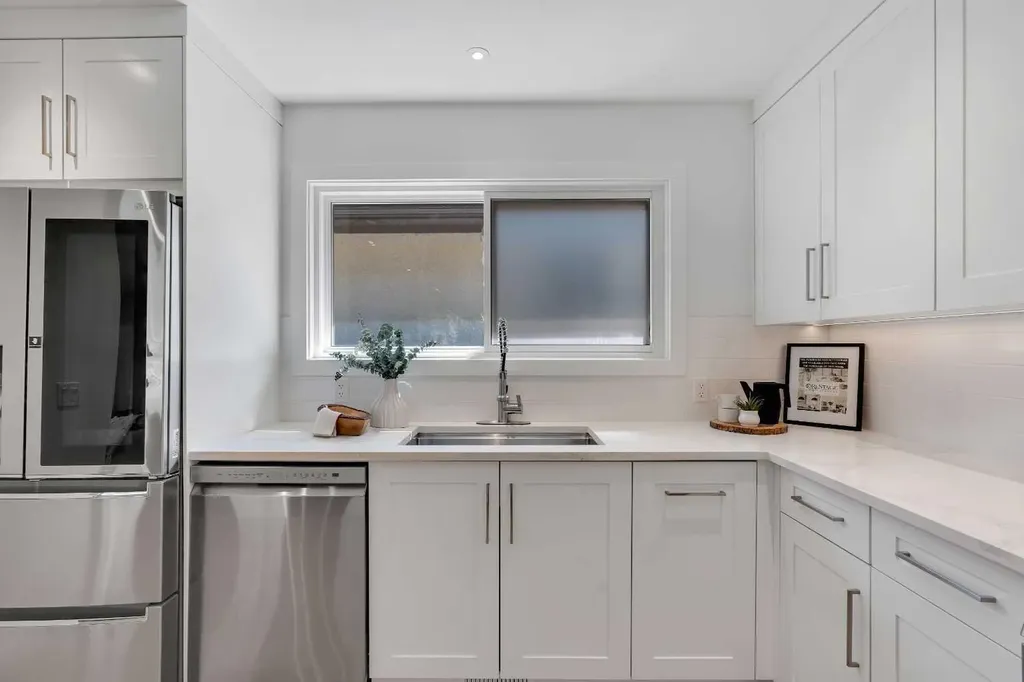 10704 Oakfield Drive SW Calgary AB T2W 2C9