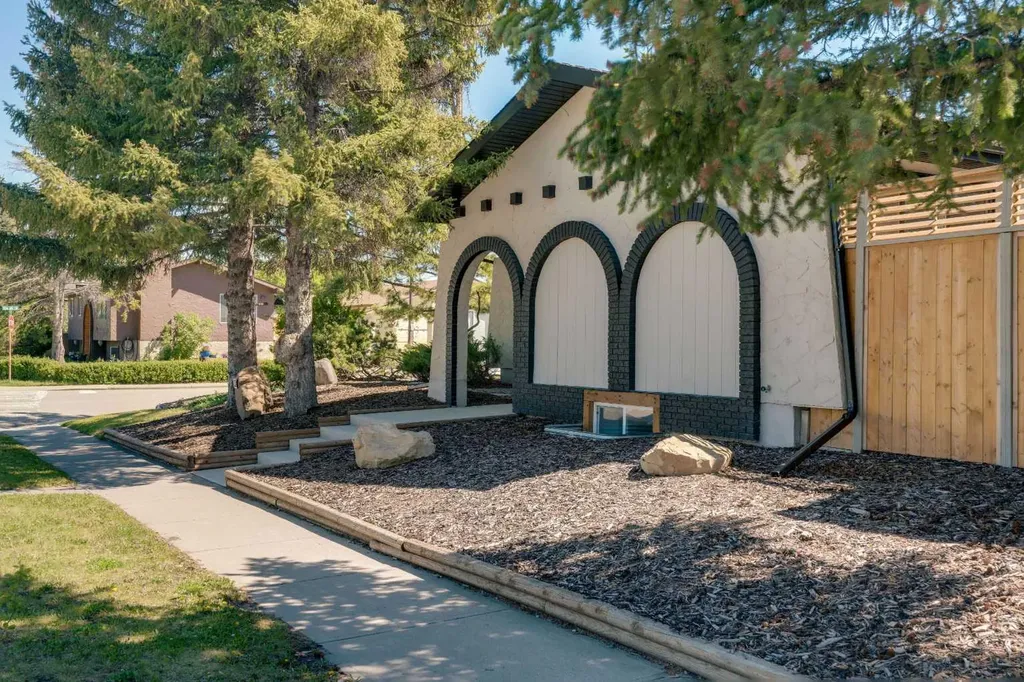 10704 Oakfield Drive SW Calgary AB T2W 2C9