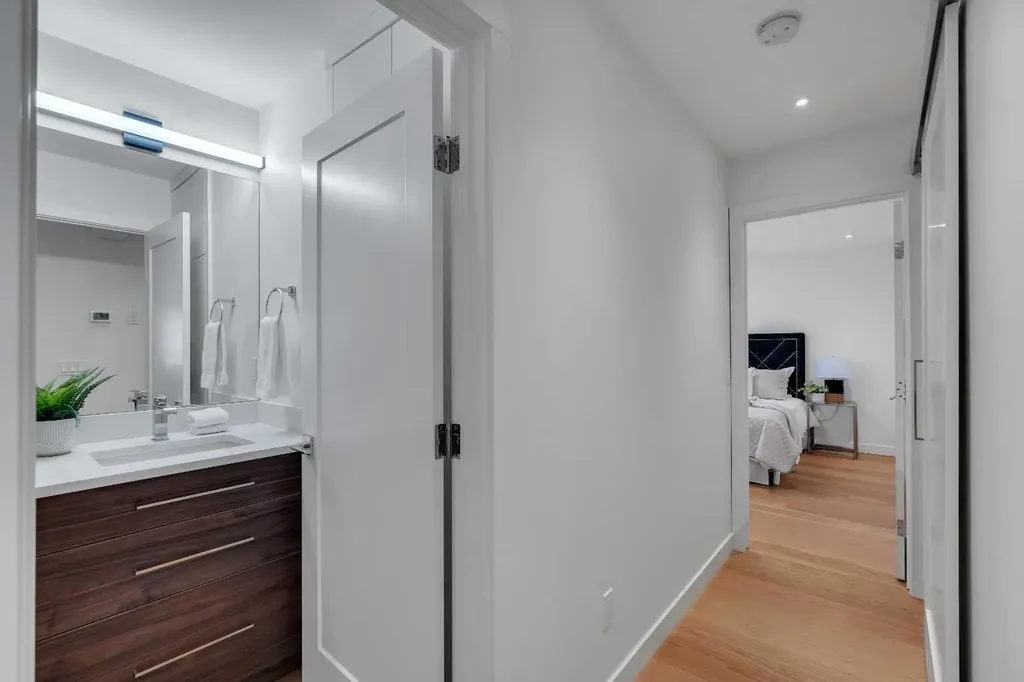 10704 Oakfield Drive SW Calgary AB T2W 2C9