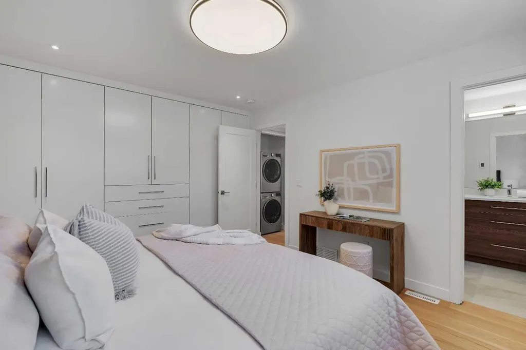 10704 Oakfield Drive SW Calgary AB T2W 2C9