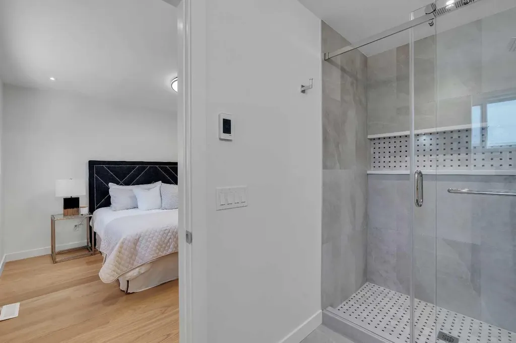 10704 Oakfield Drive SW Calgary AB T2W 2C9