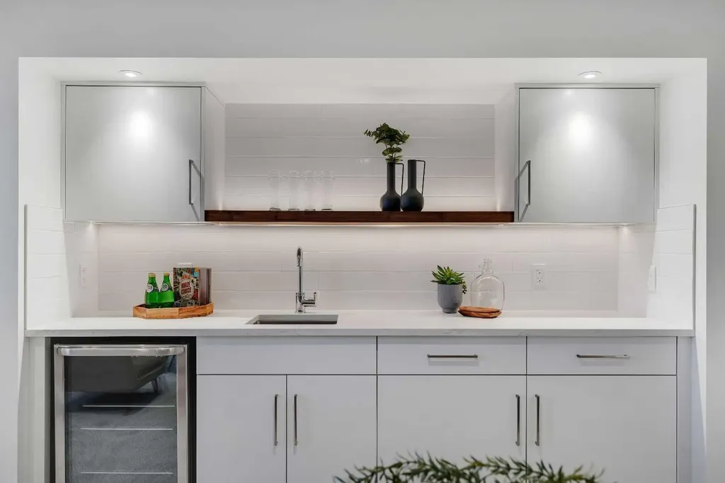 10704 Oakfield Drive SW Calgary AB T2W 2C9