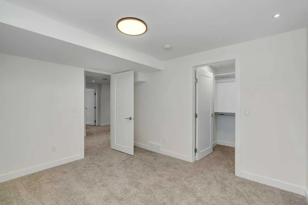 10704 Oakfield Drive SW Calgary AB T2W 2C9
