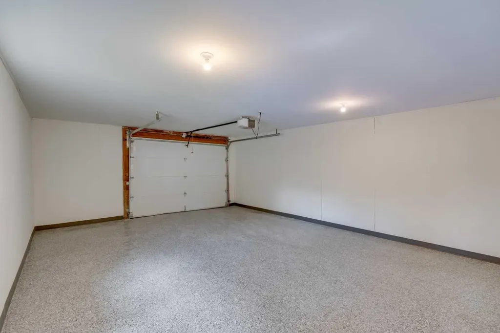 10704 Oakfield Drive SW Calgary AB T2W 2C9