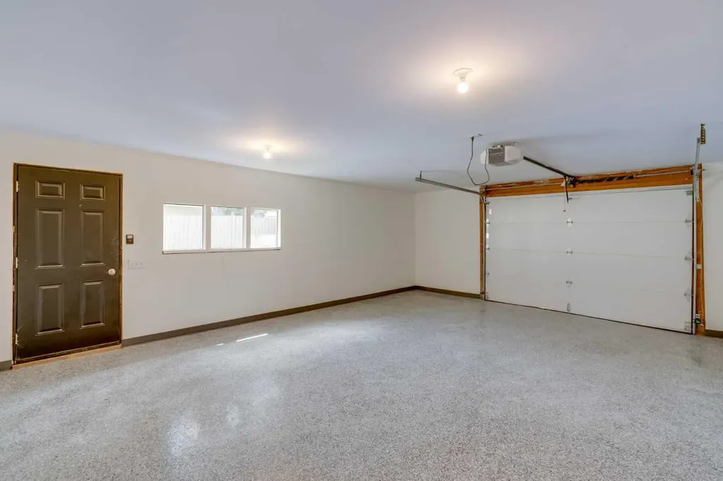 10704 Oakfield Drive SW Calgary AB T2W 2C9