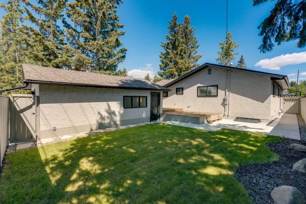 10704 Oakfield Drive SW Calgary AB T2W 2C9