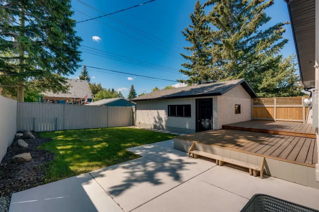 10704 Oakfield Drive SW Calgary AB T2W 2C9