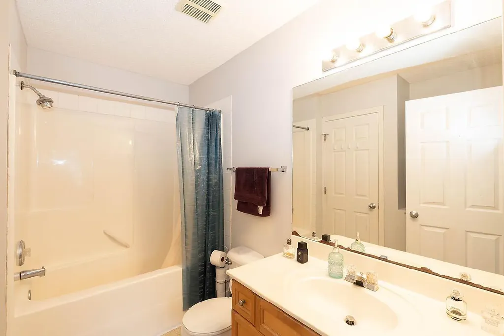 950 Arbour Lake Road NW Calgary AB T3G 5B3