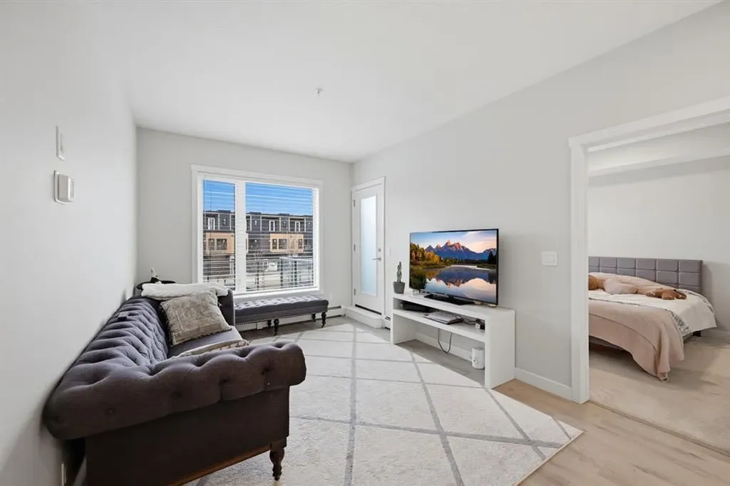 660 Shawnee Square SW Calgary AB T2Y2N6