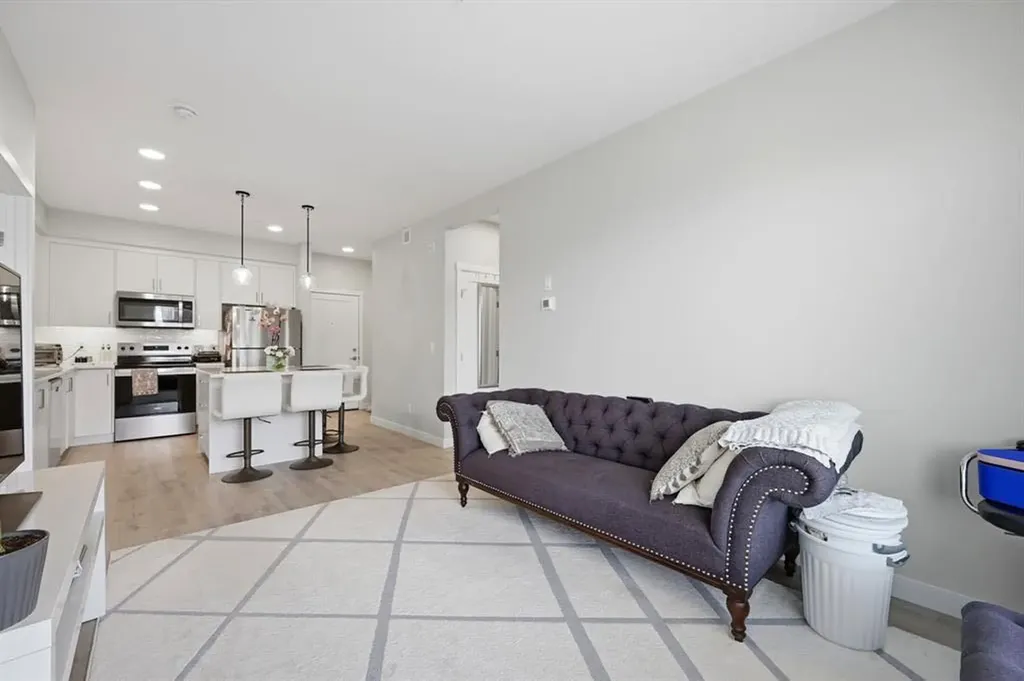 660 Shawnee Square SW Calgary AB T2Y2N6