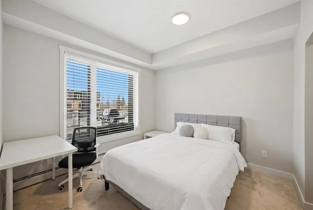 660 Shawnee Square SW Calgary AB T2Y2N6