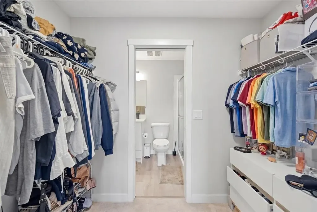 660 Shawnee Square SW Calgary AB T2Y2N6