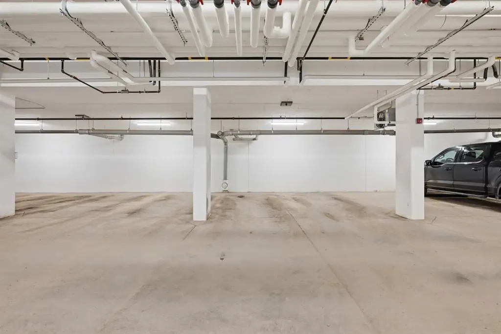 660 Shawnee Square SW Calgary AB T2Y2N6
