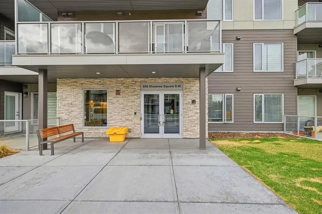 660 Shawnee Square SW Calgary AB T2Y2N6