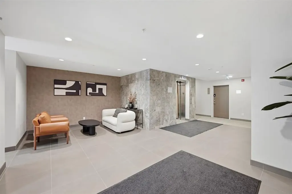 660 Shawnee Square SW Calgary AB T2Y2N6