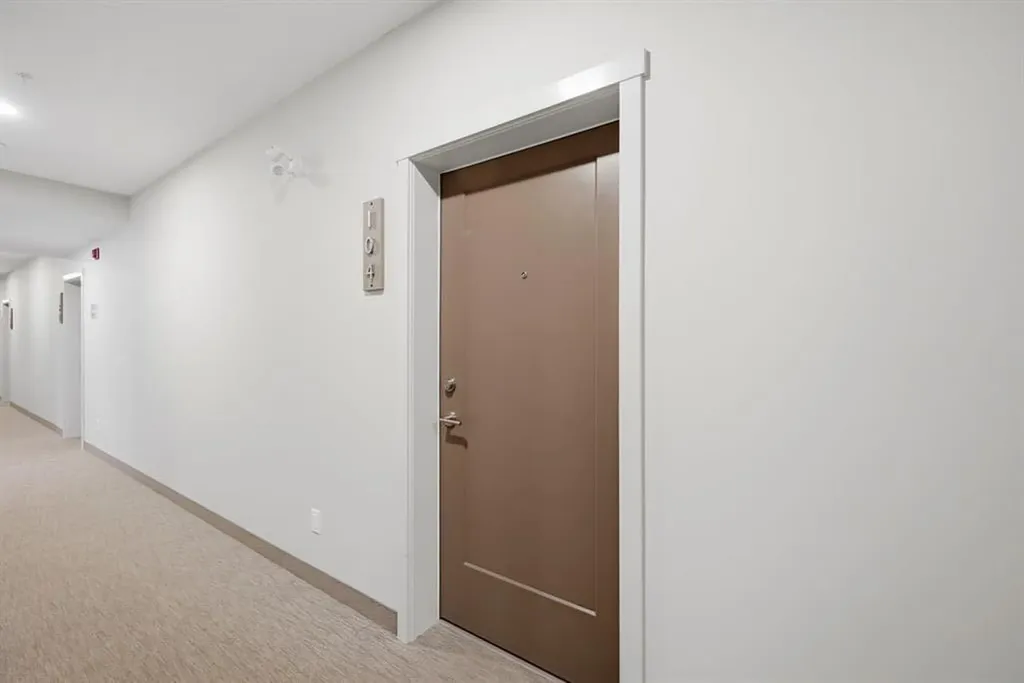 660 Shawnee Square SW Calgary AB T2Y2N6
