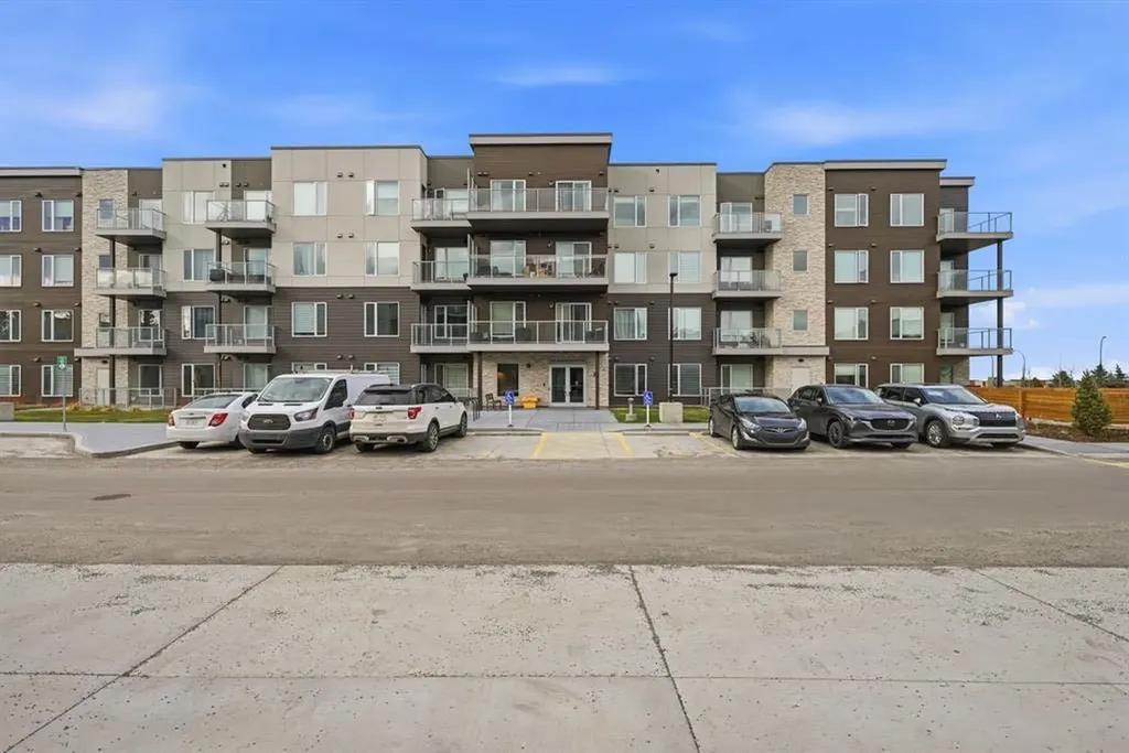 660 Shawnee Square SW Calgary AB T2Y2N6