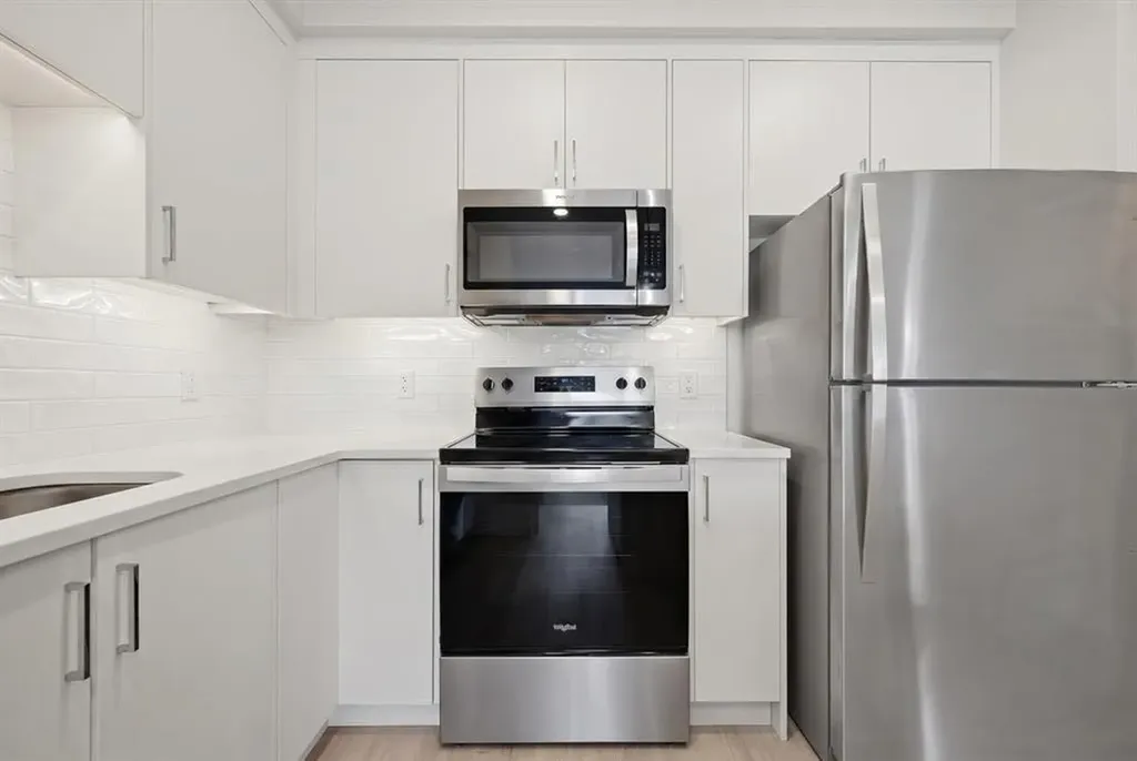 660 Shawnee Square SW Calgary AB T2Y2N6