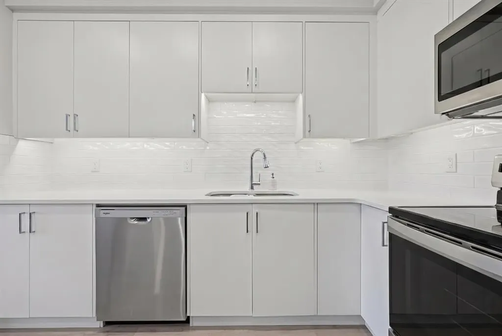 660 Shawnee Square SW Calgary AB T2Y2N6