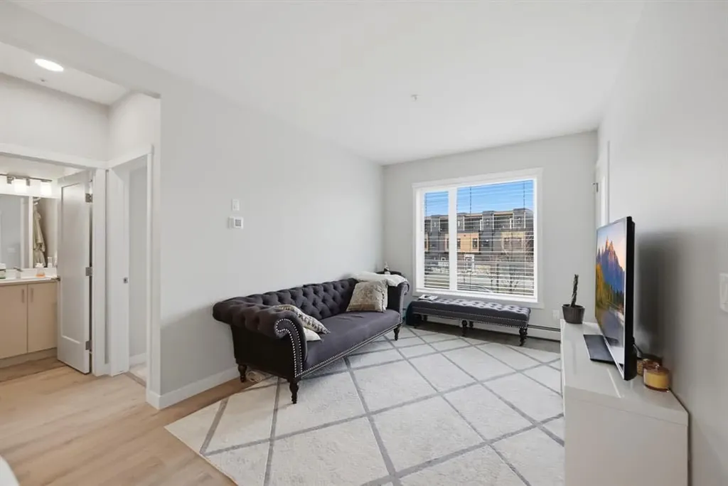 660 Shawnee Square SW Calgary AB T2Y2N6