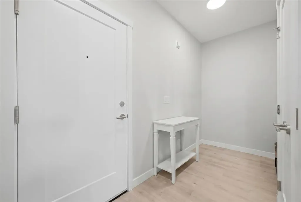 660 Shawnee Square SW Calgary AB T2Y2N6