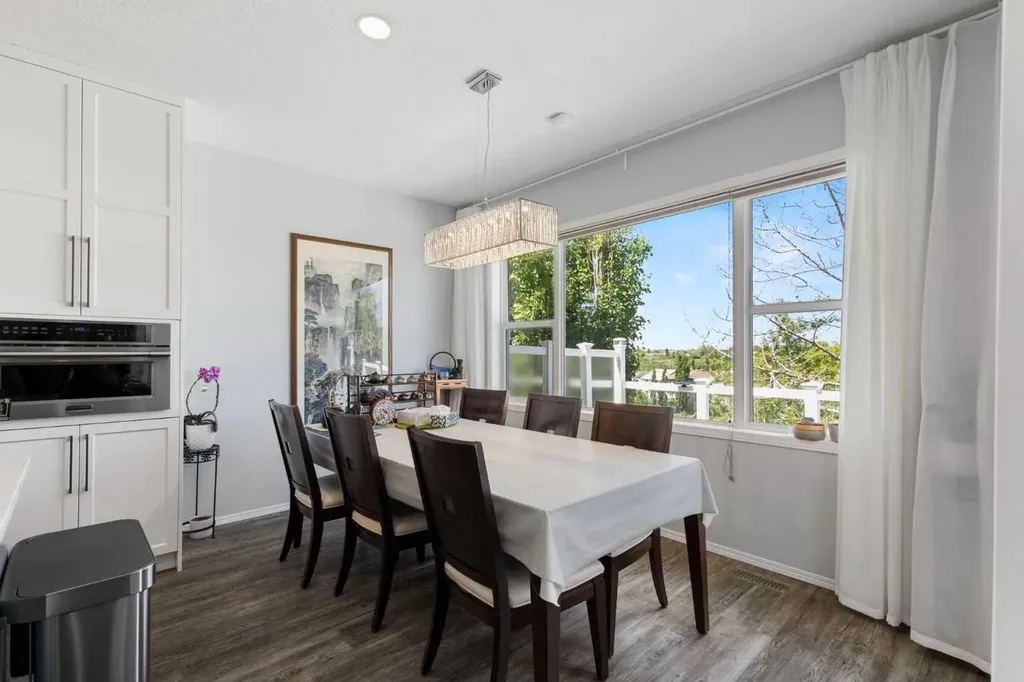 76 Rockywood Park NW Calgary AB T3G5S2