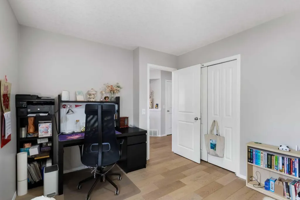 76 Rockywood Park NW Calgary AB T3G5S2