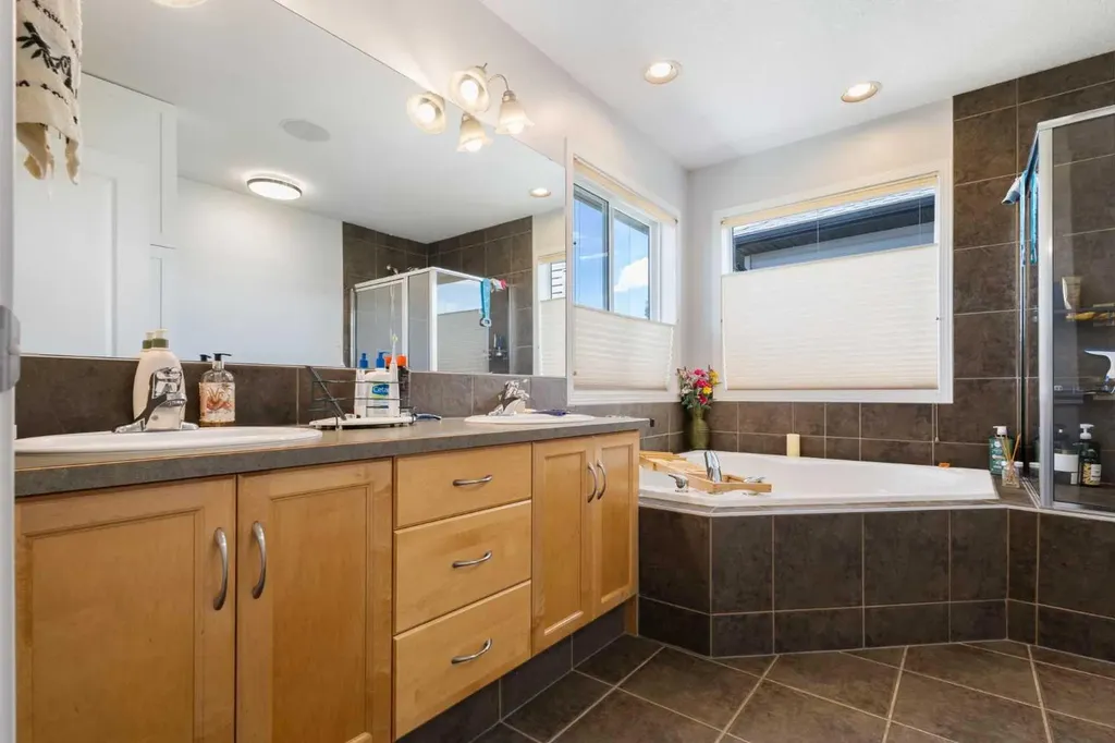 76 Rockywood Park NW Calgary AB T3G5S2