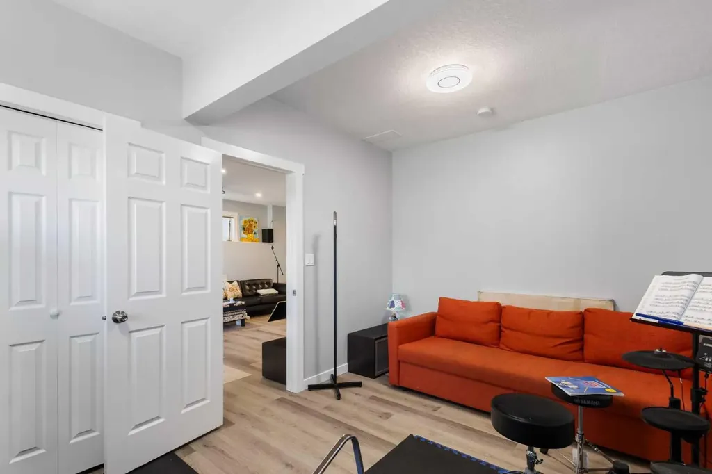 76 Rockywood Park NW Calgary AB T3G5S2