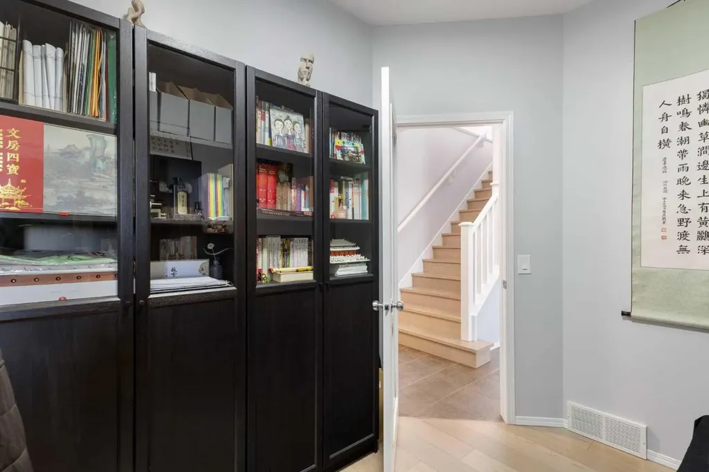 76 Rockywood Park NW Calgary AB T3G5S2