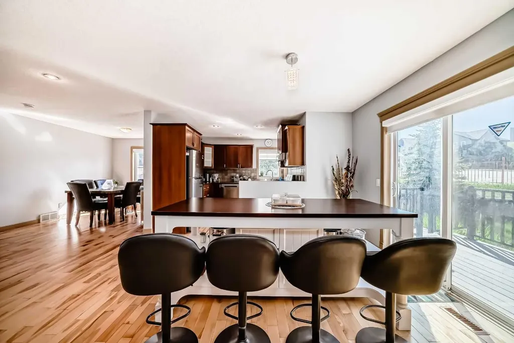 115 Rockledge Terrace NW Calgary AB T3G 5R9