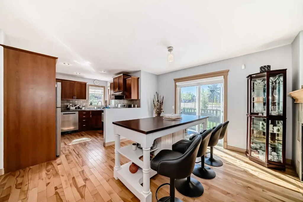 115 Rockledge Terrace NW Calgary AB T3G 5R9
